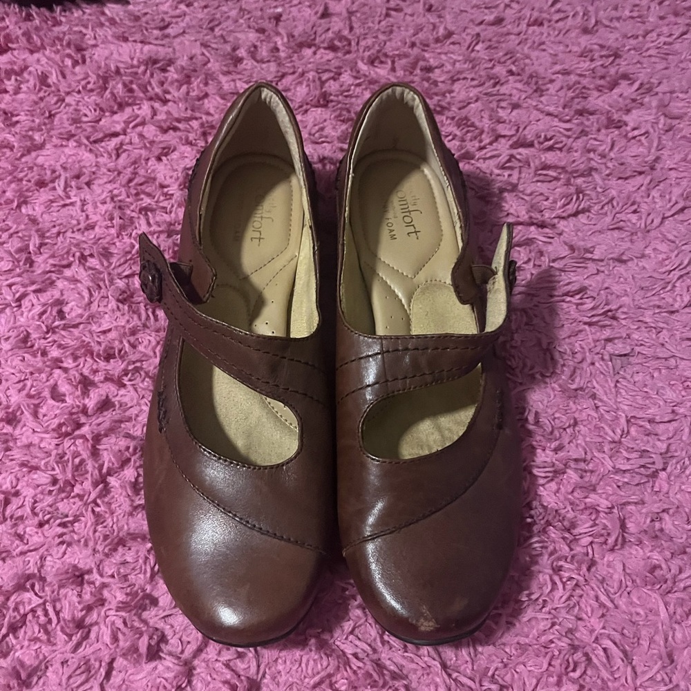 Brown Mary Jane flats vintage style!